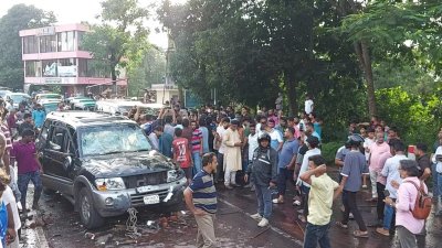 গত ২৯ জুলাই রাউজানে বিএনপির দুই পক্ষের সংঘর্ষে ভাঙচুর ও অগ্নিসংযোগ