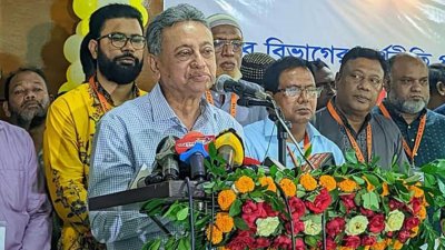 বৃহস্পতিবার রংপুর চেম্বার ভবনে মতবিনিময় সভায় বক্তব্য দেন বিএনপির স্থায়ী কমিটির সদস্য আমির খসরু মাহমুদ চৌধুরী