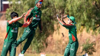 ইকবালের তোপে জিম্বাবুয়েকে ধসিয়ে জয়ে ফিরলো বাংলাদেশ