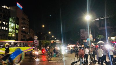 ছত্রভঙ্গ করে দেওয়ার পর শাহবাগের চিত্র