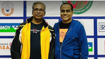ফেডারেশনের সাধারণ সম্পাদক রাসেল কবির সুমনের সঙ্গে বামে মীর সারওয়ার আলম