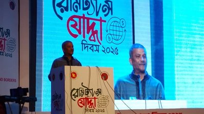 বক্তব্য দিচ্ছে আসিফ নজরুল