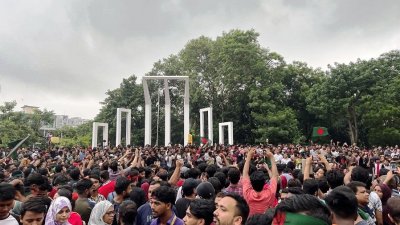 শহীদ মিনার থেকে সরকার পদত্যাগের এক দফা ঘোষণা করে বৈষম্যবিরোধী আন্দোলন