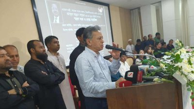 বক্তব্য রাখছেন আমির মাহমুদ খসরু চৌধুরী
