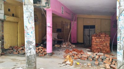 ভাঙচুর করা জাতীয় পার্টির কার্যালয়