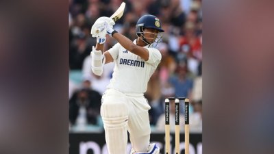 জয়সওয়াল ফিফটি করেন।