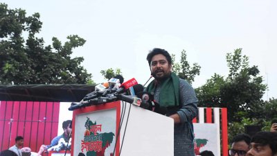 গণজমায়েতে বক্তব্য রাখছেন নাহিদ ইসলাম