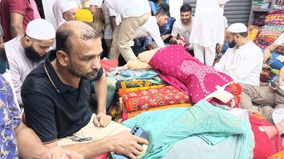 এ ঘটনায় উপযুক্ত বিচার দাবি করেছেন স্থানীয় ব্যবসায়ীরা
