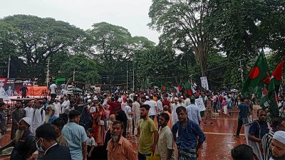 দেশের বিভিন্ন অঞ্চল থেকে সমাবেশ যোগ দিতে জড় হচ্ছেন নেতাকর্মীরা