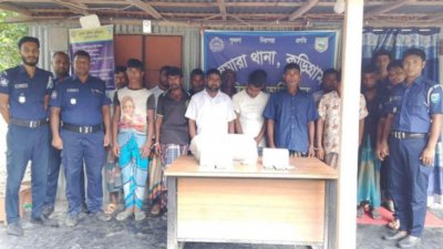 কুড়িগ্রামের চিলমারী উপজেলার নয়ারহাটে বিশেষ অভিযান চালিয়ে জুয়ার আসর থেকে ইউনিয়ন পরিষদের এক সদস্যসহ ১৪ জনকে গ্রেফতার করেছে পুলিশ
