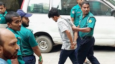 গ্রেফতারকৃত আব্দুর রাজ্জাক রিয়াদ
