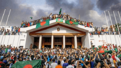গত বছরের ৫ আগস্টে গণভবনের চিত্র