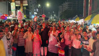 জুলাই শহীদদের স্মৃতির স্মরণে গণসংহতি আন্দোলনের উদ্যোগে রাজধানীর মিরপুরে সমাবেশ ও মোমবাতি প্রজ্বলন