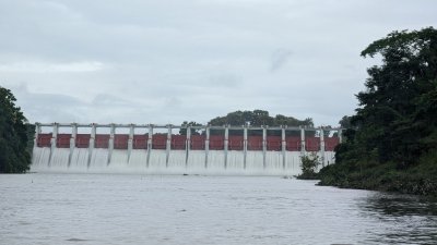 কাপ্তাই লেকের বাঁধ