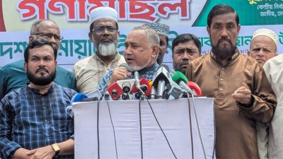 সমাবেশে বক্তব্য রাখছেন  জামায়াতে ইসলামীর নায়েবে আমির ডা. সৈয়দ আব্দুল্লাহ মুহাম্মদ তাহের
