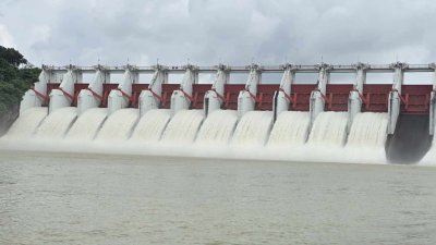 জলবিদ্যুৎ উৎপাদনকেন্দ্রের ১৬টি জলকপাট ৬ ইঞ্চি করে খুলে দেওয়া হয়েছে