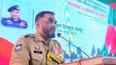 মঙ্গলবার দুপুরে নগরের সার্কিট হাউস প্রাঙ্গণে আলোচনা সভায় বক্তব্য দেন চট্টগ্রামের পুলিশ সুপার সাইফুল ইসলাম