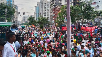 নয়া পল্টনে প্রধান কার্যালয়ের সামনে বিএনপির র‌্যালির প্রস্তুতি