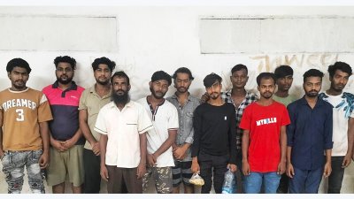 মোহাম্মদপুর এলাকা থেকে গ্রেফতার ব্যক্তিরা