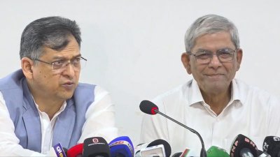 সংবাদ সম্মেলনে  বিএনপি’র মহাসচিব মির্জা ফখরুল ইসলাম আলমগীর ও দলের স্থায়ী কমিটির সদস্য সালাহ উদ্দিন আহমেদ
