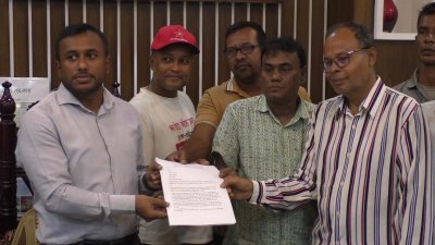 যশোরের জেলা প্রশাসকের মাধ্যমে পানিসম্পদ মন্ত্রণালয়ের উপদেষ্টার কাছে এ স্মারকলিপি দেওয়া হয়েছে