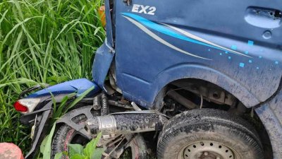 পিকআপ ও মোটরসাইকেলের মুখোমুখি সংঘর্ষ