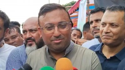 সিলেটের গোয়ালাবাজারে সুধী সমাবেশ শেষে সাংবাদিকদের সঙ্গে কথা বলেন বিএনপির ভারপ্রাপ্ত চেয়ারম্যানের পররাষ্ট্রবিষয়ক উপদেষ্টা হুমায়ূন কবির