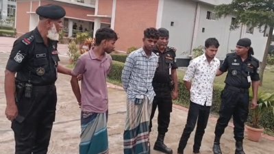 গ্রেফতার তিন জন