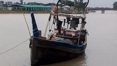 এই নৌকাতেই বিস্ফোরণ ঘটে