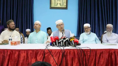 বৈঠকে বক্তব্য রাখেন বিএনপির স্থায়ী কমিটির সদস্য সালাহ উদ্দিন আহমেদ