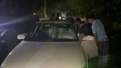 রক্তমাখা প্রাইভেটকার