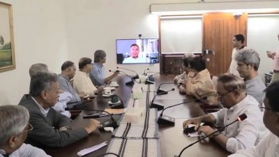 গণতন্ত্র মঞ্চের নেতাদের সঙ্গে মতবিনিময় করছেন বিএনপির ভারপ্রাপ্ত চেয়ারম্যান তারেক রহমান