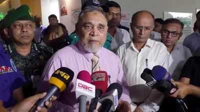 মতবিনিময় শেষে সাংবাদিকদের সঙ্গে কথা বলেন প্রধান নির্বাচন কমিশনার