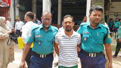 আদালত চত্বরে আসামি টিটু