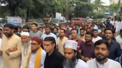 ছয়টি বেসরকারি ব্যাংকের চাকরিচ্যুত কিছু কর্মকর্তা-কর্মচারীর বিক্ষোভের মুখে চট্টগ্রামের পটিয়ায় কমপক্ষে ২০টি ব্যাংকের কার্যক্রম বন্ধ হয়ে পড়ে