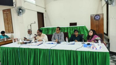 বিশ্ববিদ্যালয়ের সিনেটকক্ষে জাকসু নির্বাচনের সদস্যসচিব অধ্যাপক ড. এ কে এম রাশিদুল আলম এ তফসিল ঘোষণা করেন