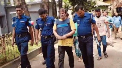 খায়রুল বাশার মজুমদার তপনকে আদালতের মাধ্যমে কারাগারে পাঠানো হয়েছে