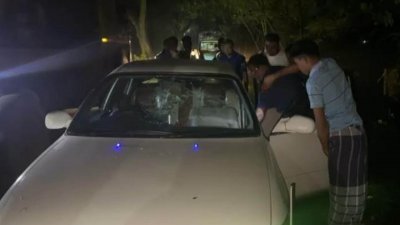 নাটোরের লালপুরে প্রাইভেটকারের পাশ থেকে চালকের গলাকাটা মরদেহ উদ্ধার