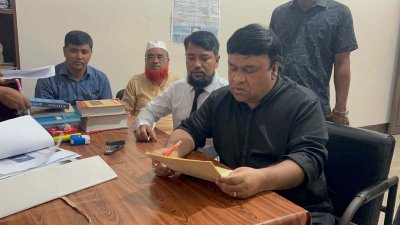 বাসন থানা বিএনপির সভাপতি তানভীর সিরাজ বাদী হয়ে এ মামলা দায়ের করেন