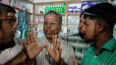 আটক করে পুলিশে দেওয়া সরোয়ার তালুকদার