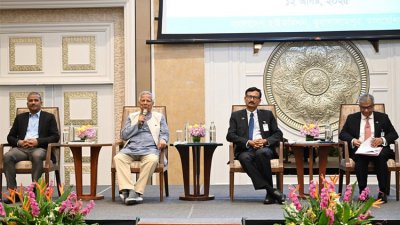 মালয়েশিয়ার রাজধানী কুয়ালালামপুরে  প্রবাসী বাংলাদেশি কমিউনিটির সঙ্গে মতবিনিময় করেন প্রধান উপদেষ্টা  ড. মুহাম্মদ ইউনূস, ছবি: পিআইডি