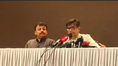 সংবাদ সম্মেলনে বক্তব্য রাখছেন প্রেস সচিব শফিকুল আলম