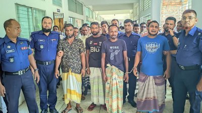 শুনানি শেষে আদালত তিন দিনের রিমান্ড মঞ্জুর করেন