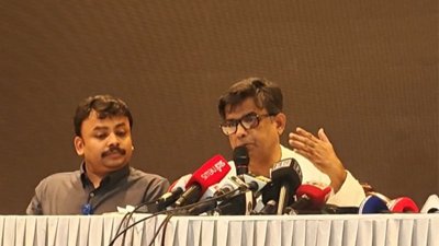 প্রেস ব্রিফ করেন শফিকুল আলম