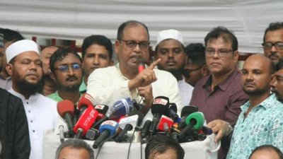 কথা বলছেন শামসুজ্জামান দুদু