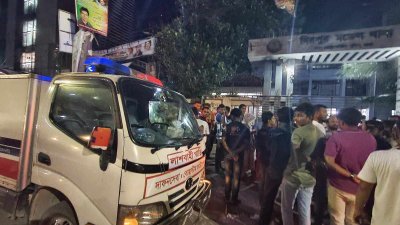 থানার সামনে কেয়ার মরদেহ নিয়ে স্বজনদের বিক্ষোভ