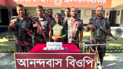 ডলারসহ আটক কারবারি