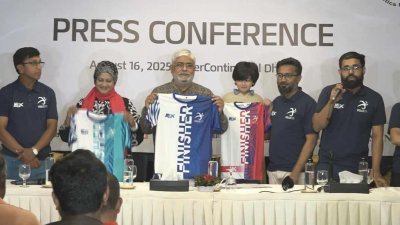 সংবাদ সম্মেলনের ছবি।