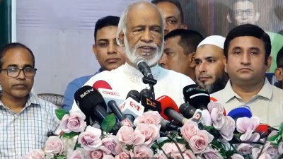 অনুষ্ঠানে বক্তব্য রাখছেন বিএনপির স্থায়ী কমিটির সদস্য ড. আব্দুল মঈন খান