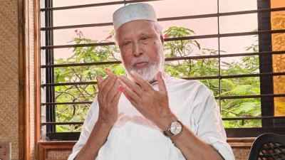 নিজ বাসভবনে দোয়া ও দোয়া মাহফিলে বঙ্গবীর কাদের সিদ্দিকী